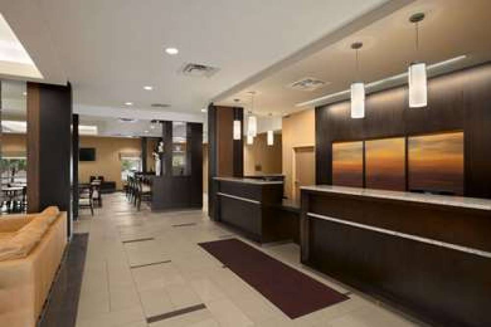 Days Inn & Suites Winnipeg Airport, Manitoba 2