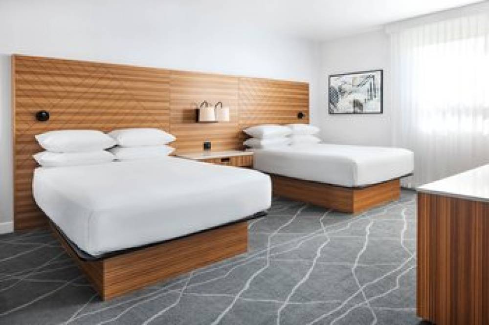 Delta Hotels By Marriott Grande Prairie Airport 8