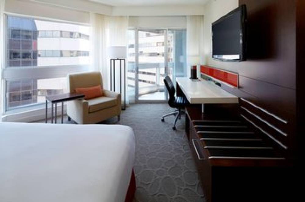 Delta Hotels By Marriott Montreal 7