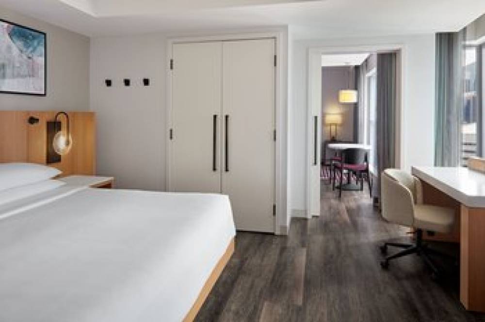 Delta Hotels By Marriott Toronto 9