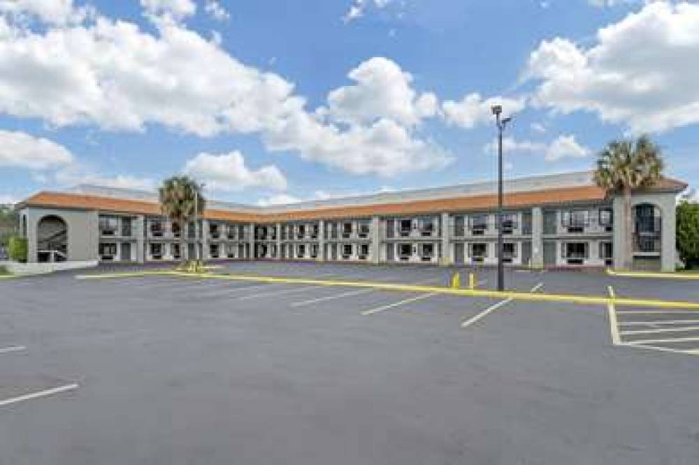 QUALITY INN AND SUITES ORLANDO EAST 2