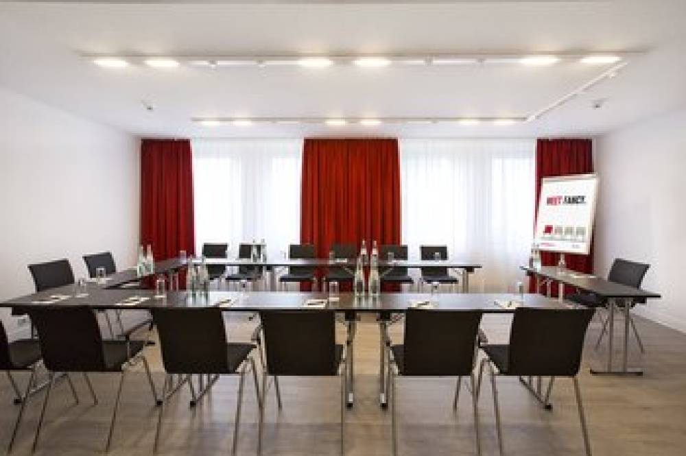 DORMERO HOTEL DESSAU 8