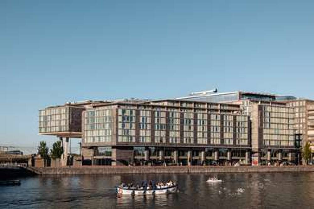 DOUBLETREE BY HILTON AMSTERDAM CENT 1