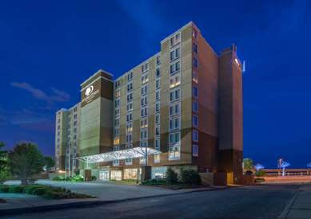 DOUBLETREE BY HILTON BILOXI 1