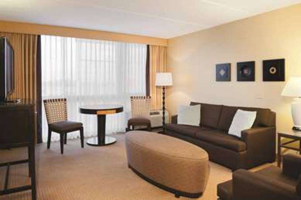 DoubleTree By Hilton Chicago Arlington Heights 10