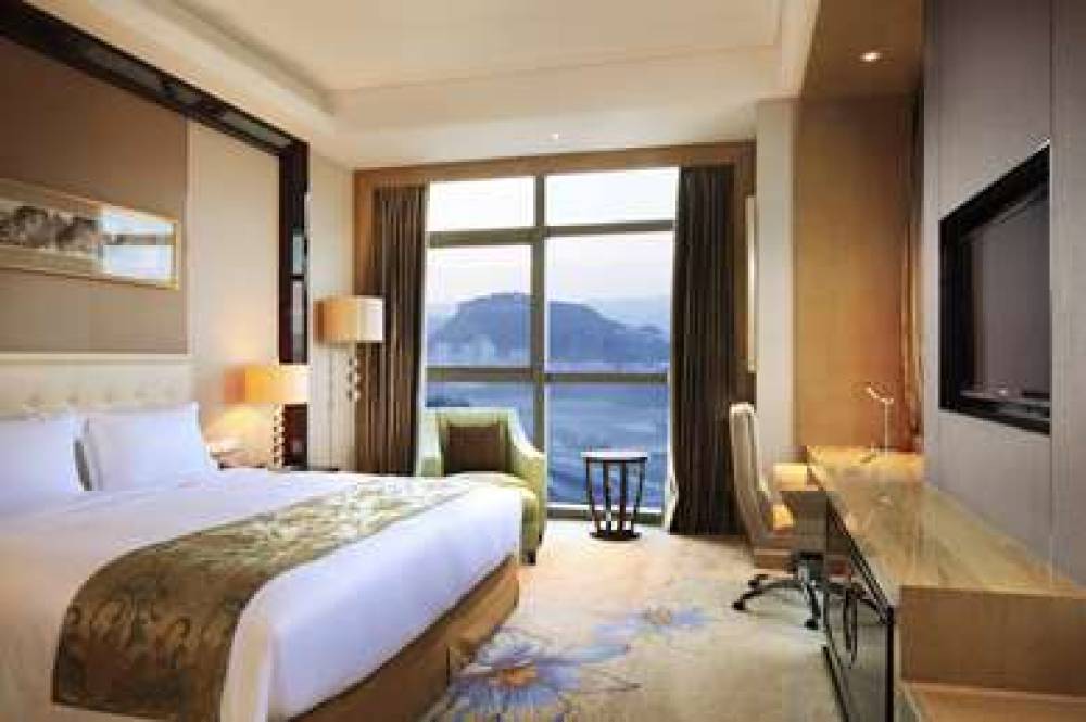 DOUBLETREE BY HILTON CHONGQING WANZ 10