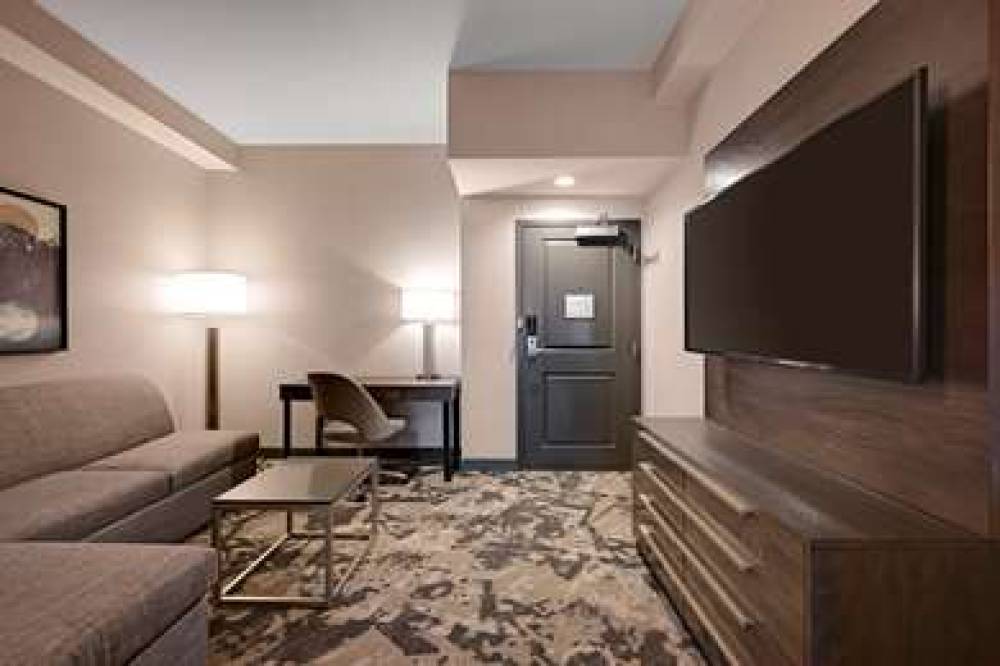 DOUBLETREE BY HILTON DENVER AIRPORT 9