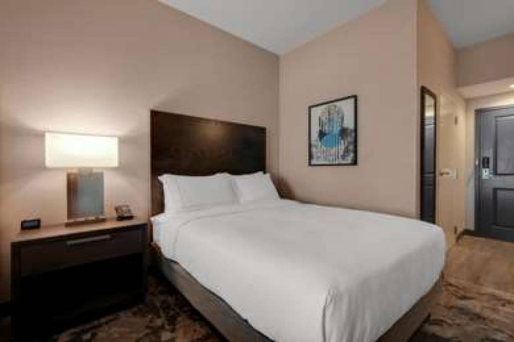 DOUBLETREE BY HILTON DENVER AIRPORT 10