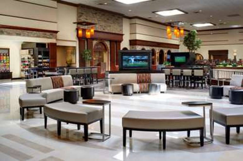 DoubleTree By Hilton Detroit - Dearborn 8