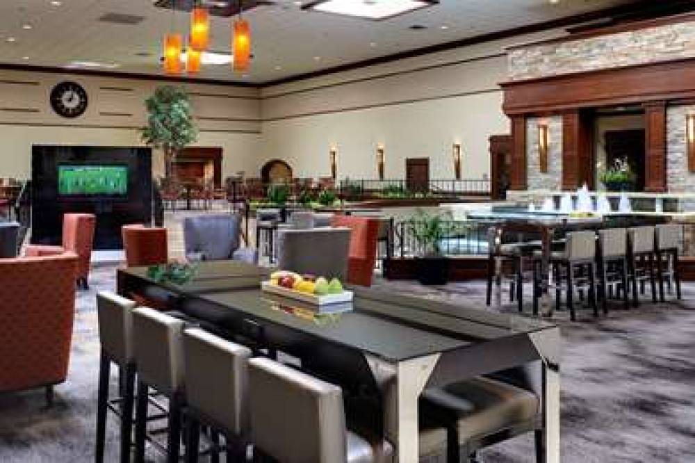 DoubleTree By Hilton Detroit - Dearborn 9