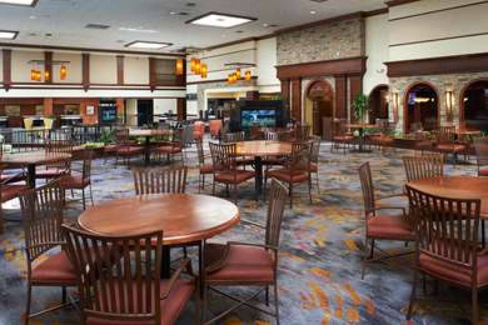 DoubleTree By Hilton Detroit - Dearborn 6