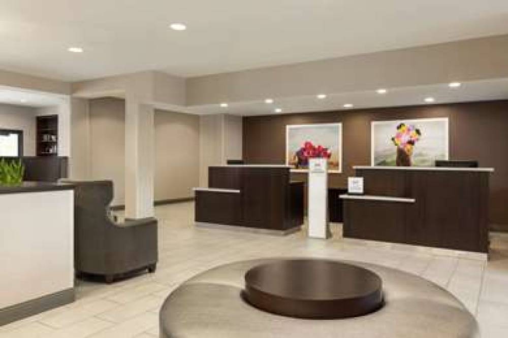 DoubleTree By Hilton Detroit/Novi 8