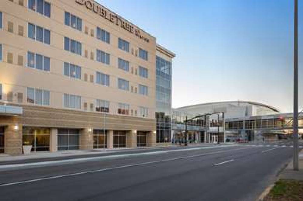 DOUBLETREE BY HILTON EVANSVILLE 1