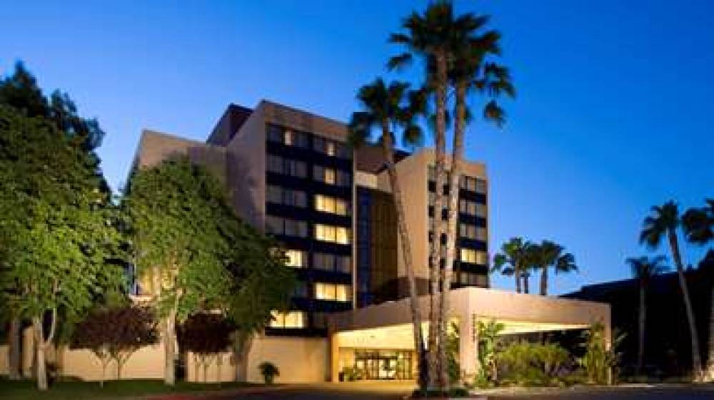 DOUBLETREE BY HILTON FRESNO CON CTR 2