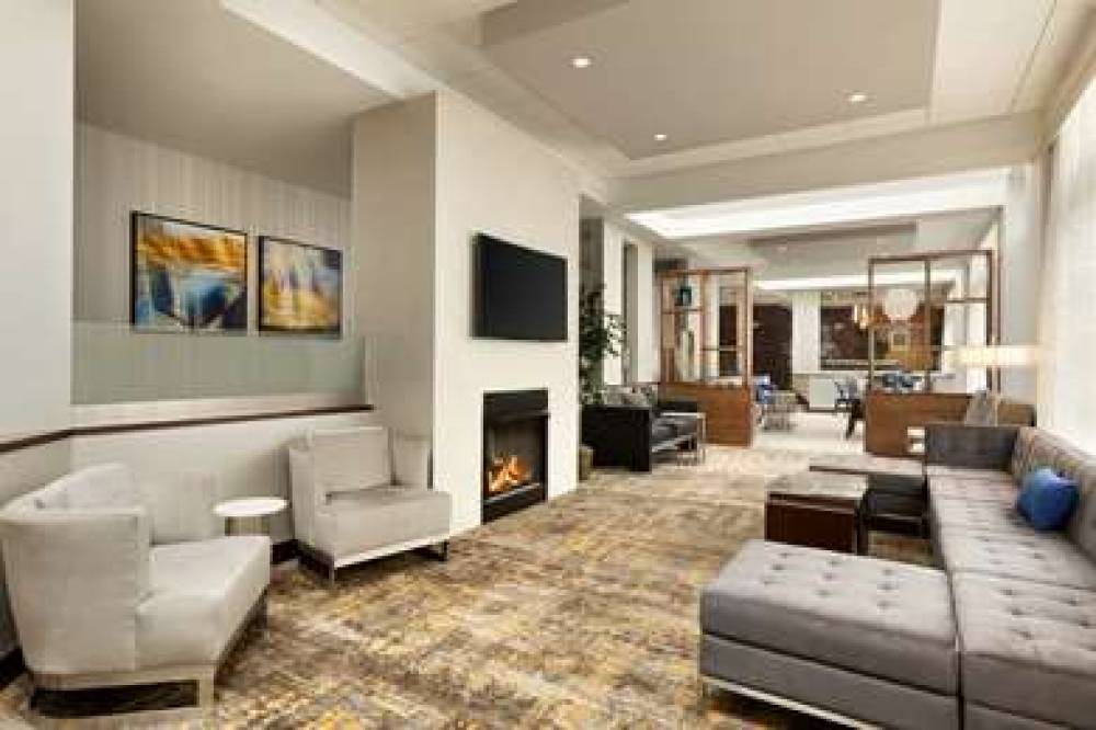 DoubleTree By Hilton Hartford - Bradley Airport 5