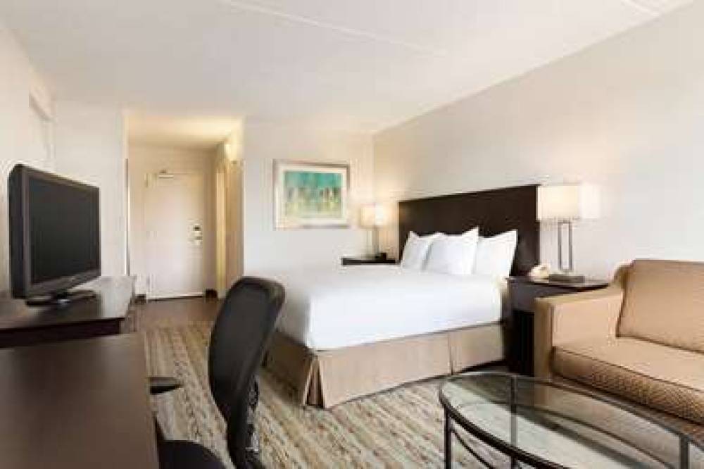 DoubleTree By Hilton Hartford - Bradley Airport 1