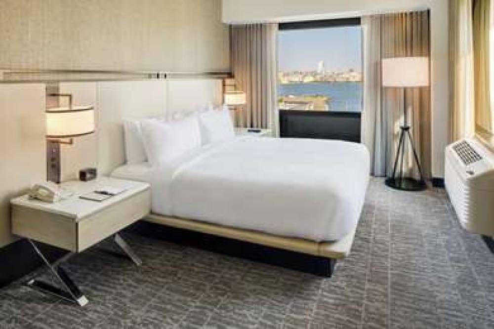 DoubleTree By Hilton Jersey City 10