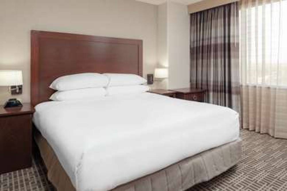 DoubleTree By Hilton Kansas City - Overland Park 10