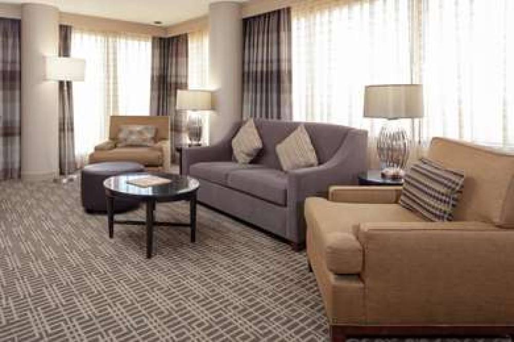 DoubleTree By Hilton Kansas City - Overland Park 9