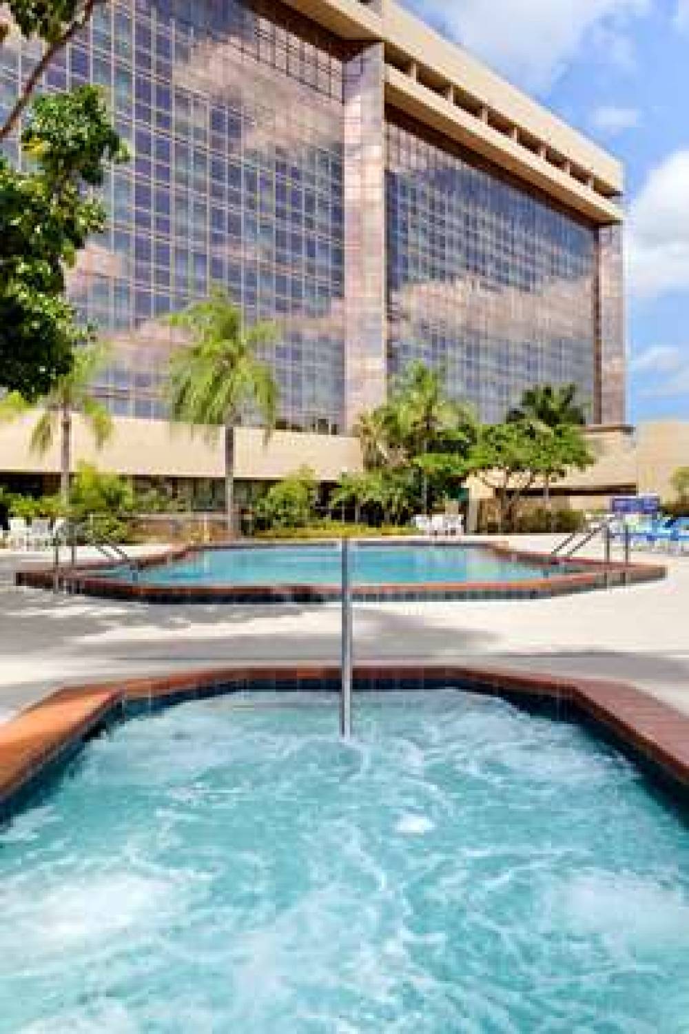 DoubleTree By Hilton Miami Airport &amp; Conventi 10