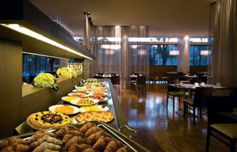 DOUBLETREE BY HILTON MILAN 10