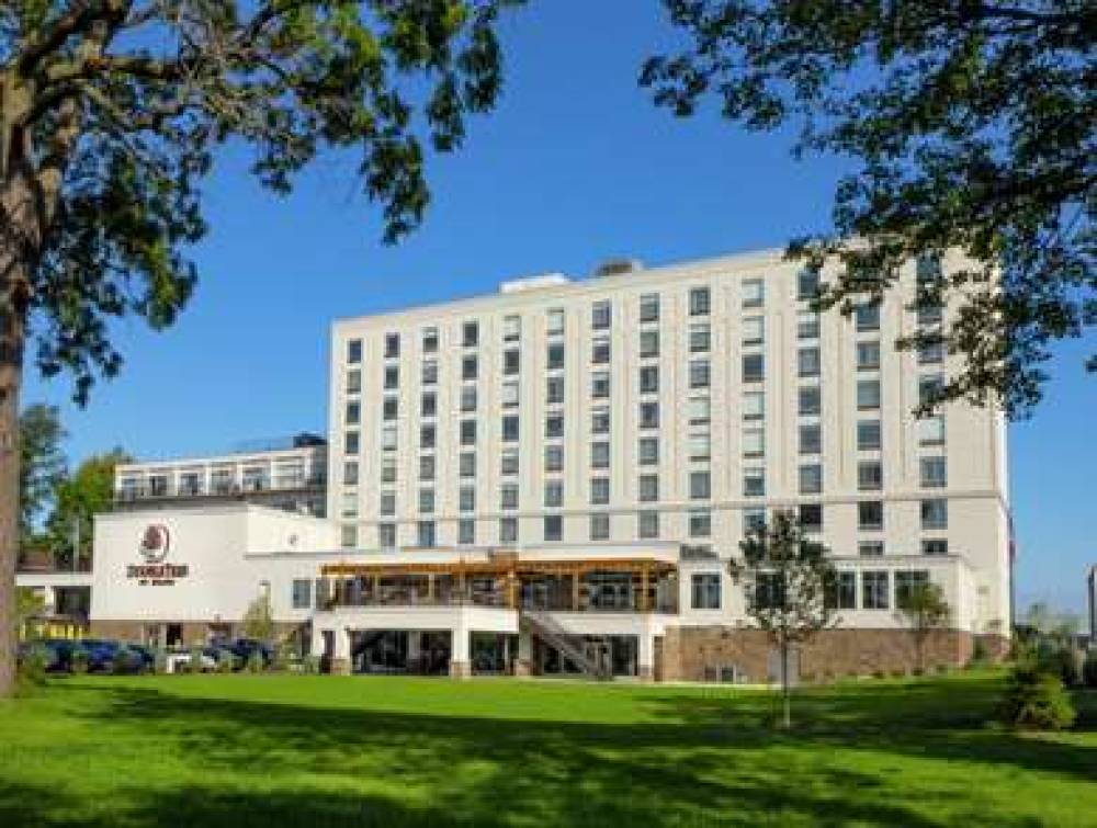 DOUBLETREE BY HILTON NIAGARA FALLS 2