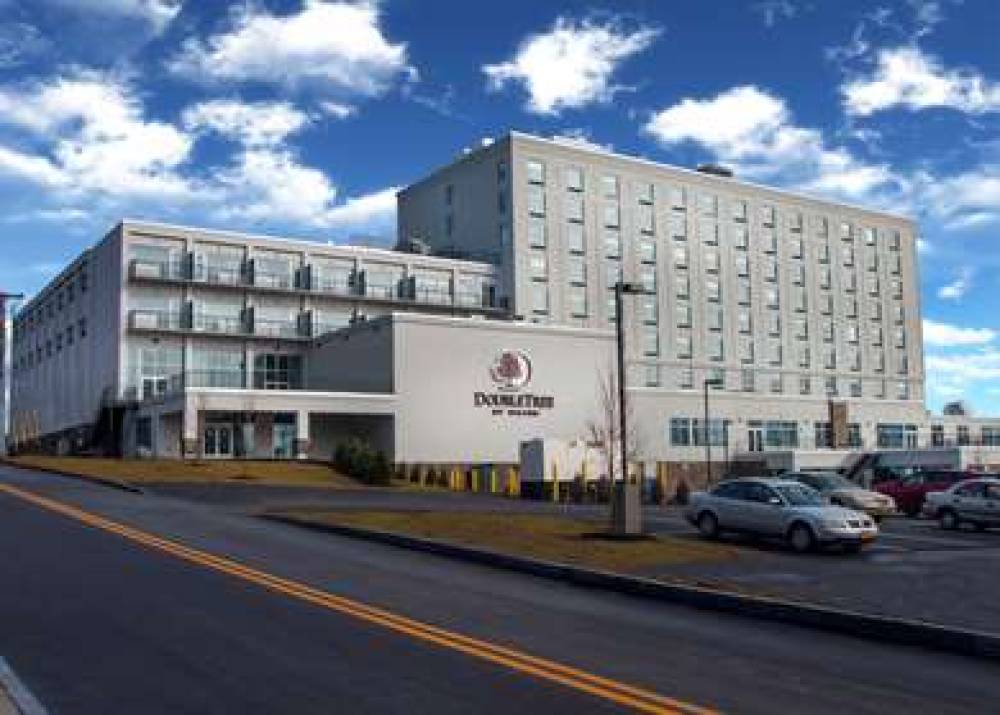 DOUBLETREE BY HILTON NIAGARA FALLS 6