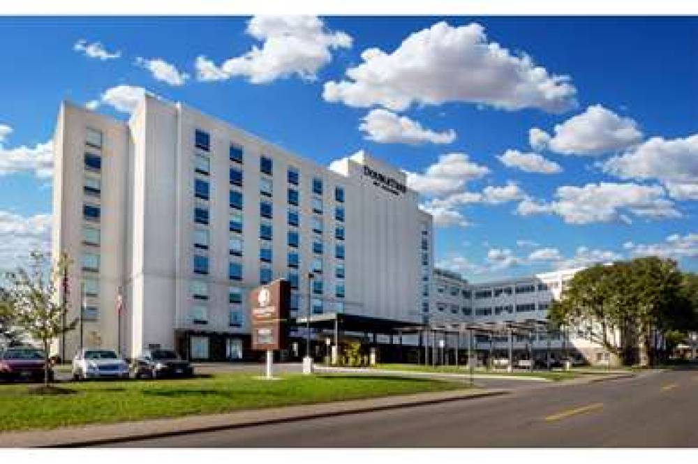 DOUBLETREE BY HILTON NIAGARA FALLS 3