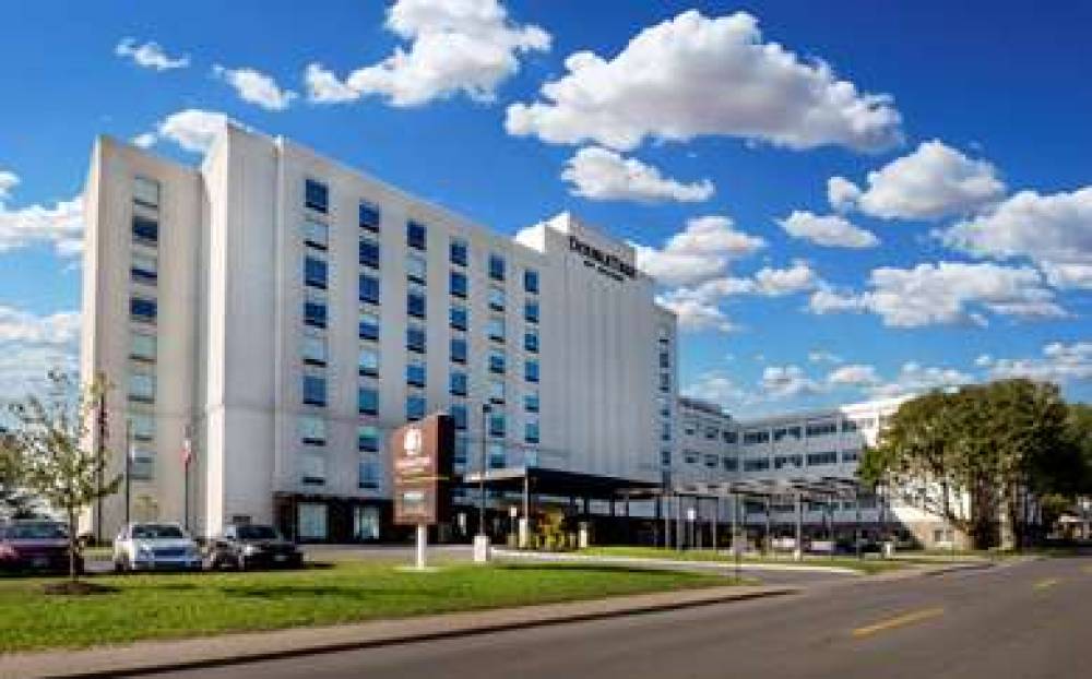 DOUBLETREE BY HILTON NIAGARA FALLS 1