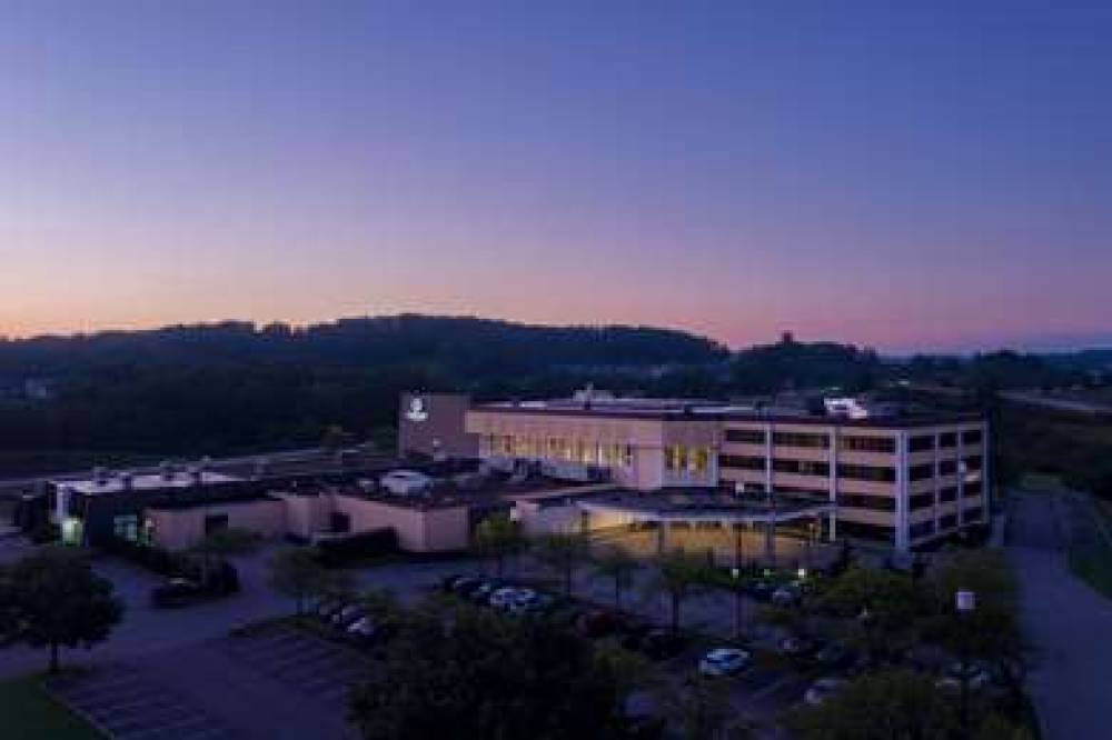 DOUBLETREE BY HILTON PITTSBURGH - C 3