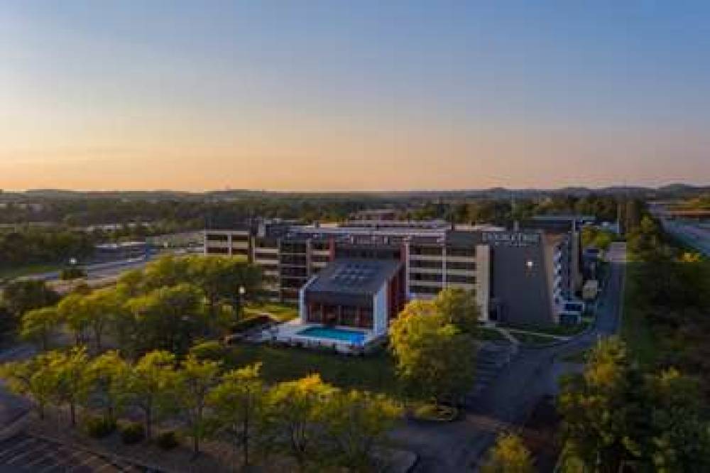 DOUBLETREE BY HILTON PITTSBURGH - C 1