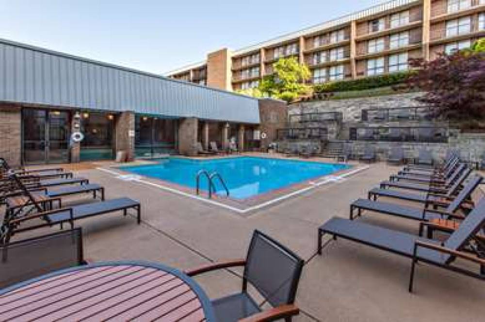 DoubleTree By Hilton Pittsburgh Greentree 4