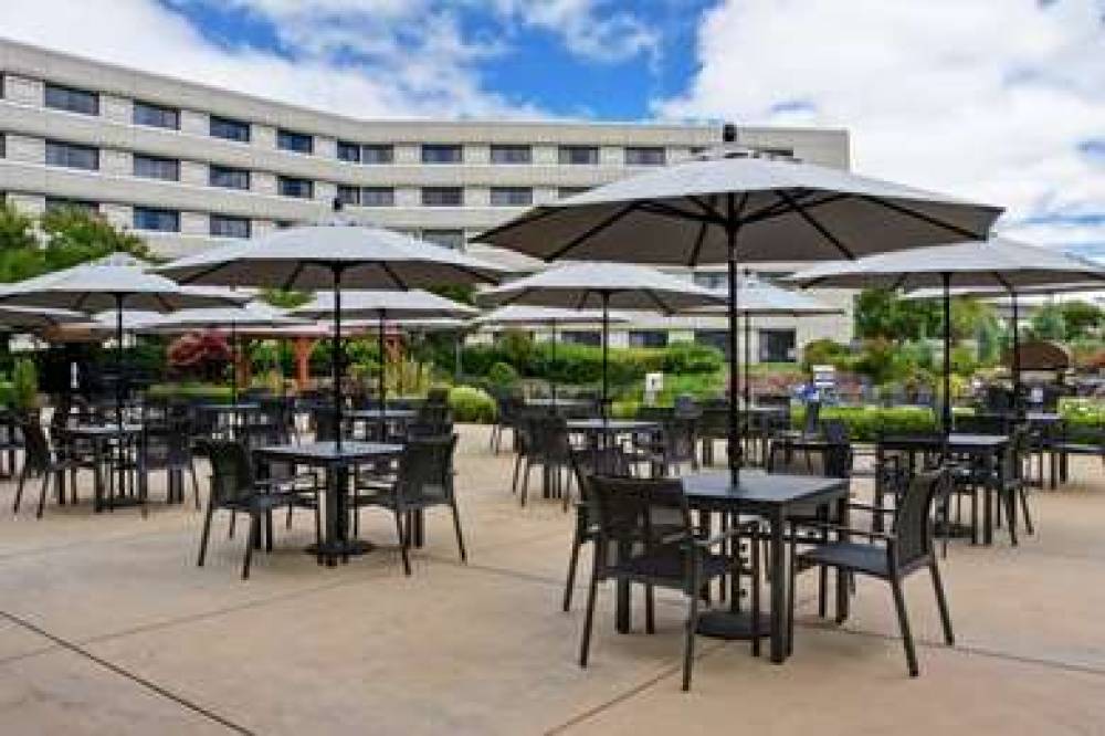 DOUBLETREE BY HILTON PLEASANTON 4