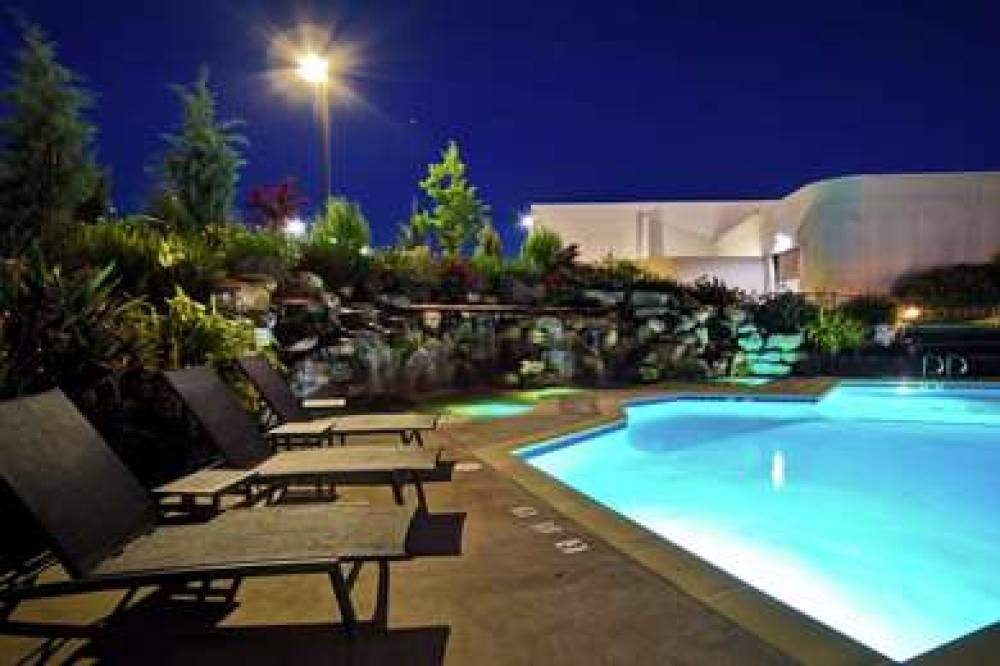 DOUBLETREE BY HILTON PLEASANTON 1