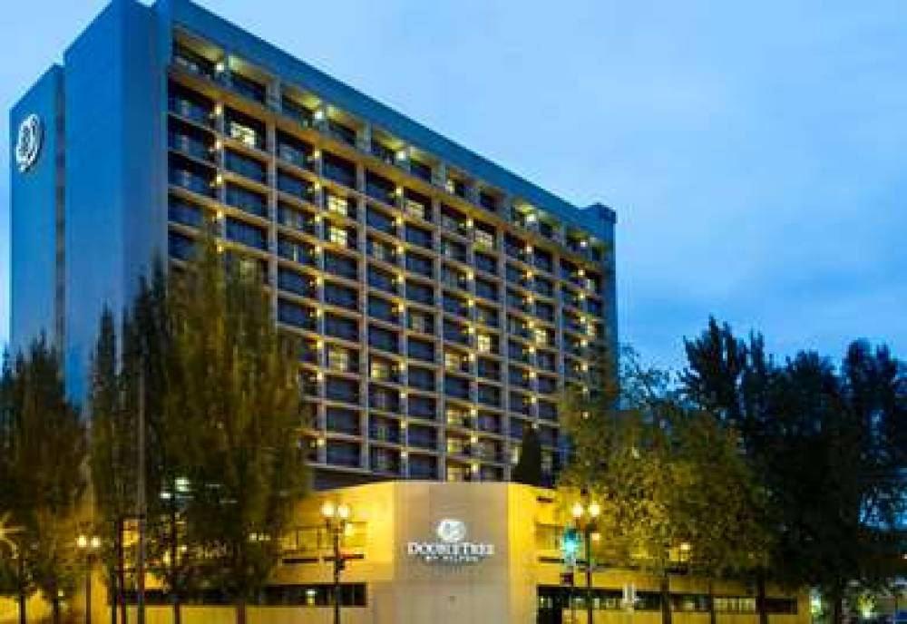 DoubleTree By Hilton Portland-Lloyd Center 1