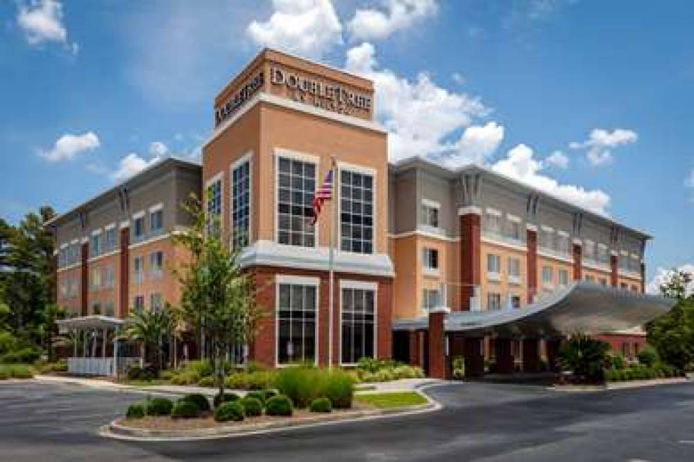 DOUBLETREE BY HILTON SAVANNAH AIRPO 2