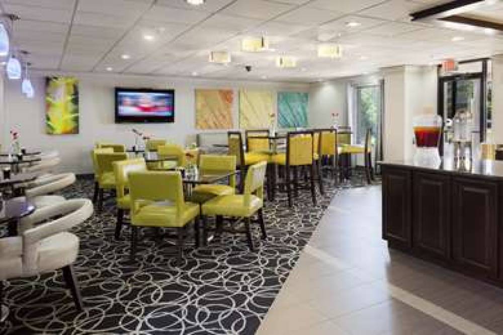 DoubleTree Club By Hilton Springdale 7