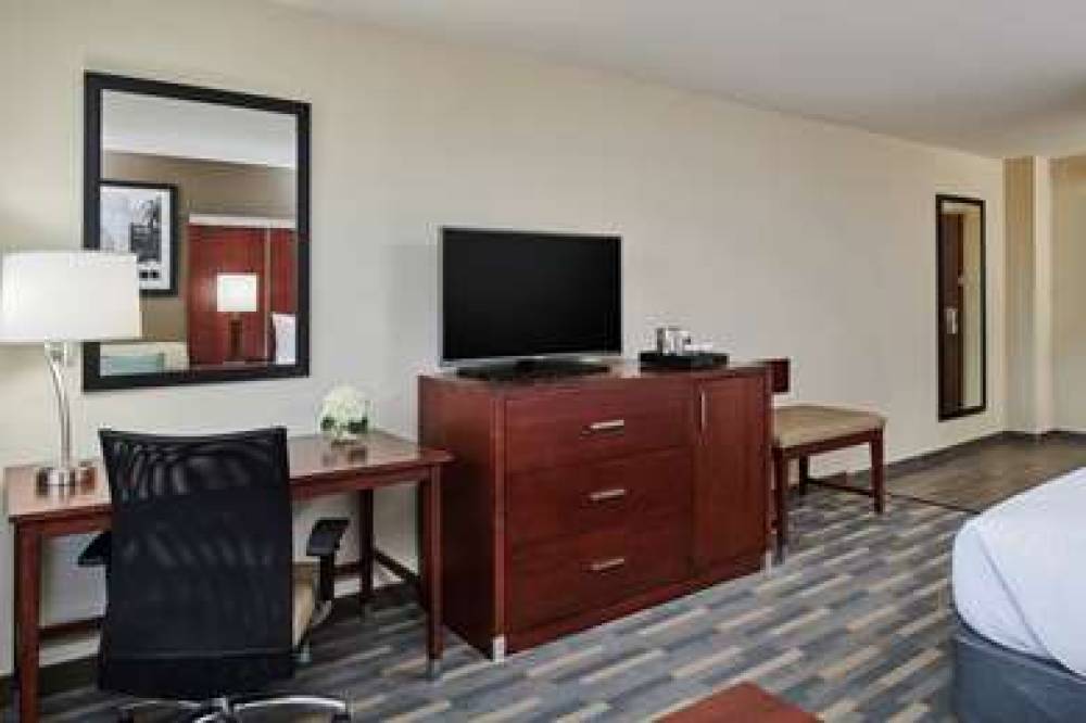 DOUBLETREE RALEIGH CRABTREE VALLEY 6