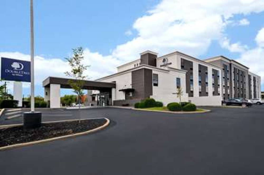 DOUBLETREE ST LOUIS AIRPORT 1