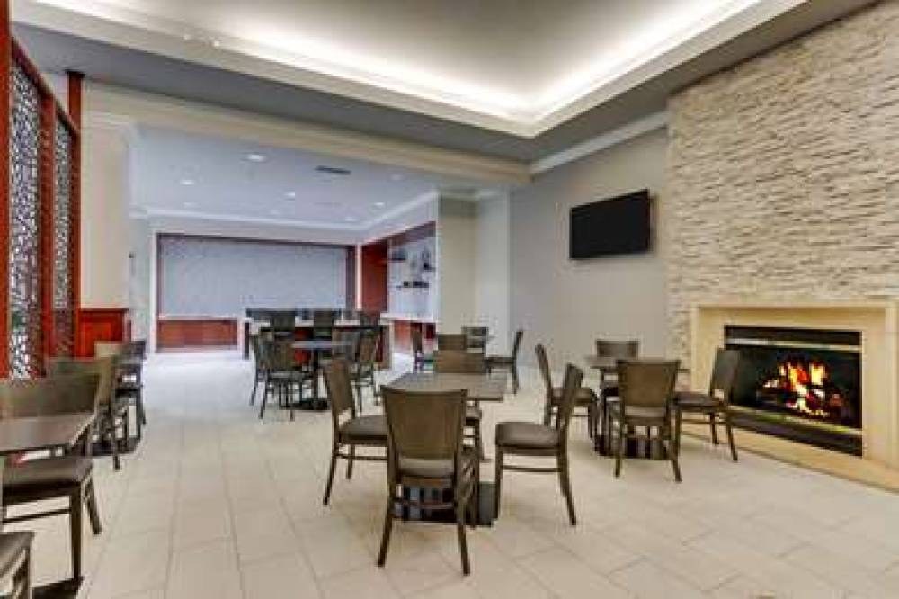 DOUBLETREE ST. LOUIS FOREST PARK 8