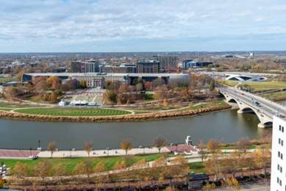 DoubleTree Suites By Hilton Columbus Downtown 3