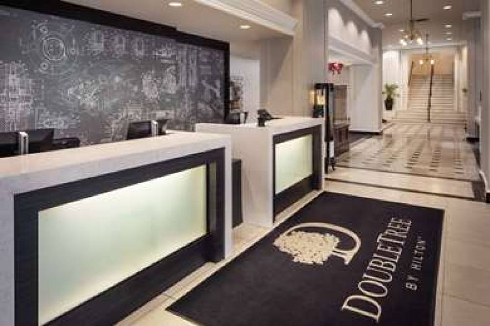 DoubleTree Suites By Hilton Detroit Downtown - Fo 4