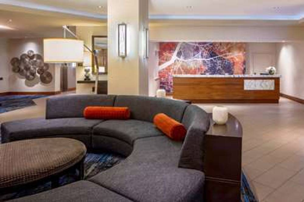 DoubleTree Suites By Hilton Minneapolis 8