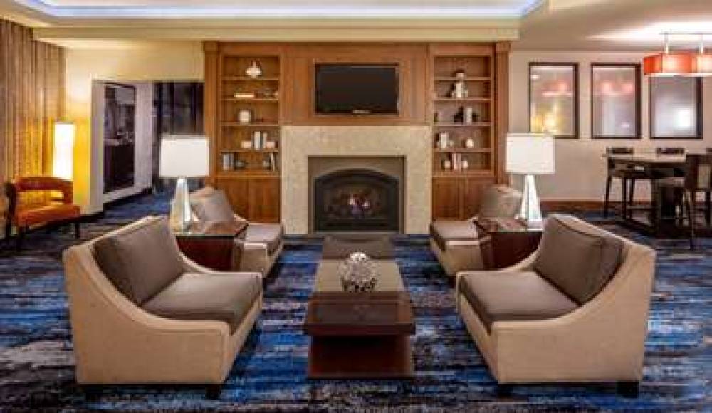 DoubleTree Suites By Hilton Minneapolis 9