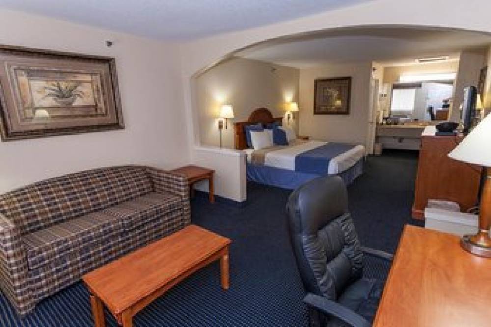 DOWNTOWNER INN AND SUITES 6