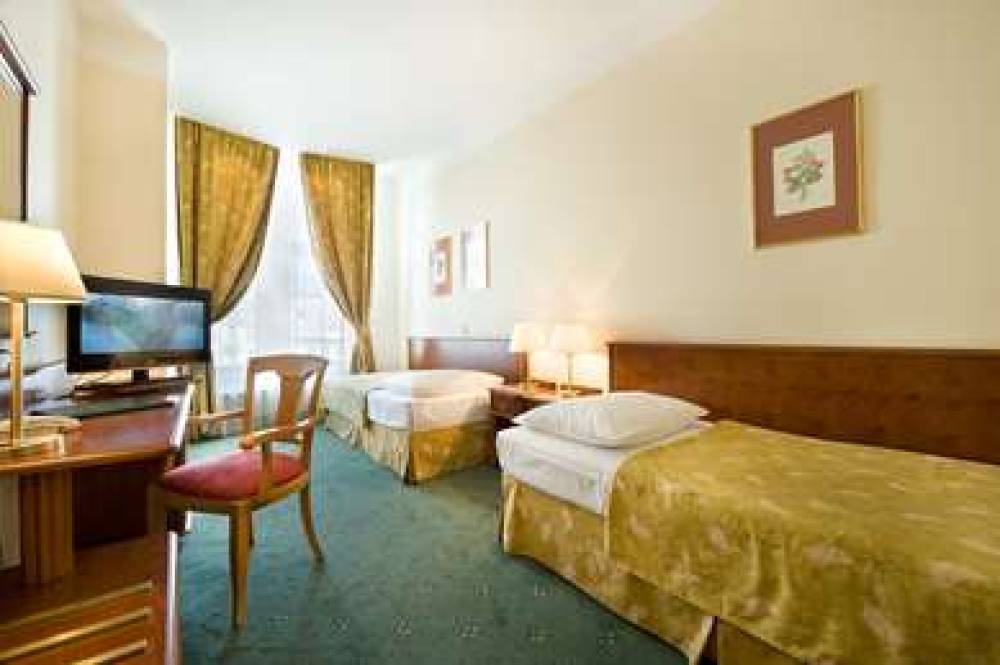 EA HOTEL ROKOKO 3