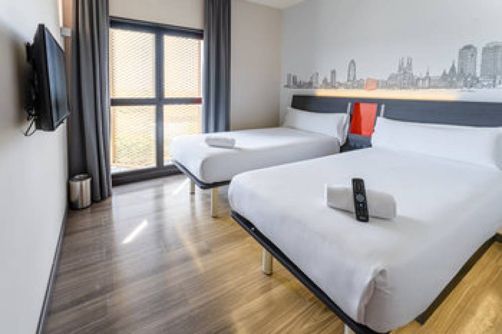 EASYHOTEL BARCELONA FIRA 10