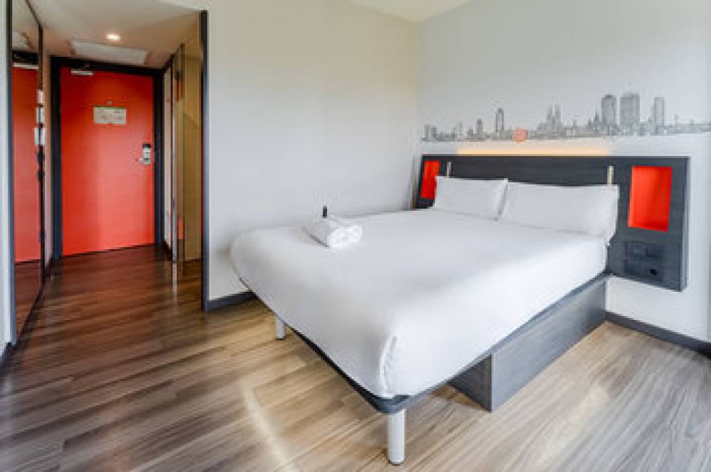 EASYHOTEL BARCELONA FIRA 6