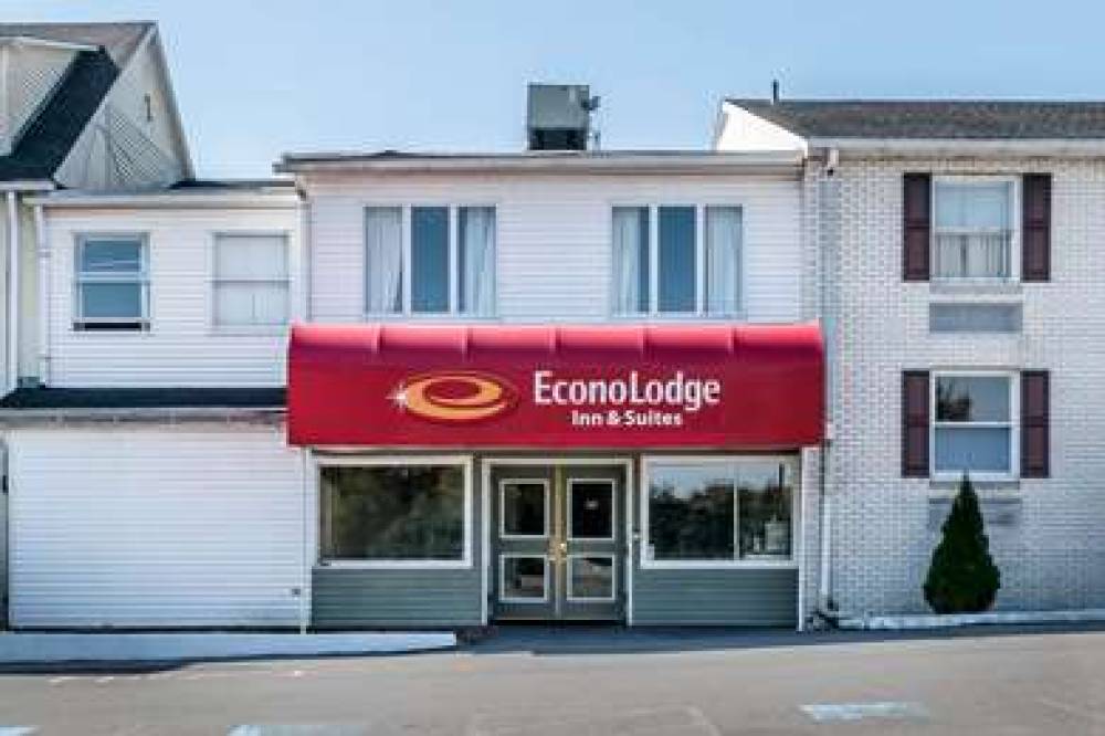 Econo Lodge Airport 2