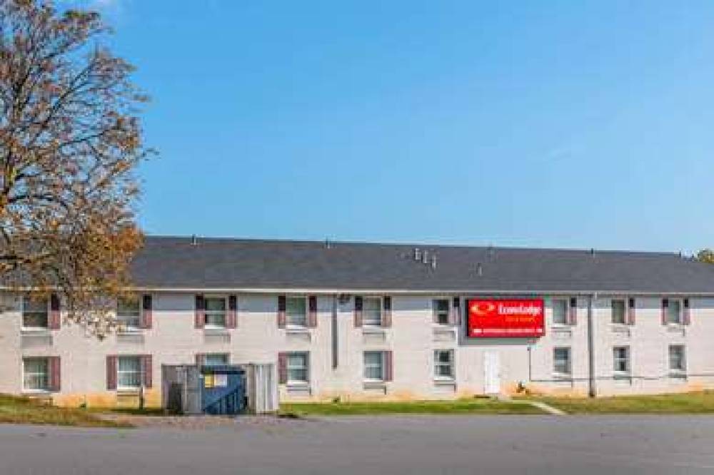 Econo Lodge Airport 3